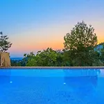 Secluded 2 Bedroom Luxury In Islamlar Villa