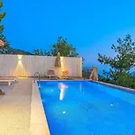 Secluded 2 Bedroom Luxury In Islamlar Villa